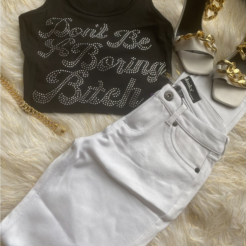 Paring Sets
Cute shirt with jeans and sandals 
Check for size before purchase